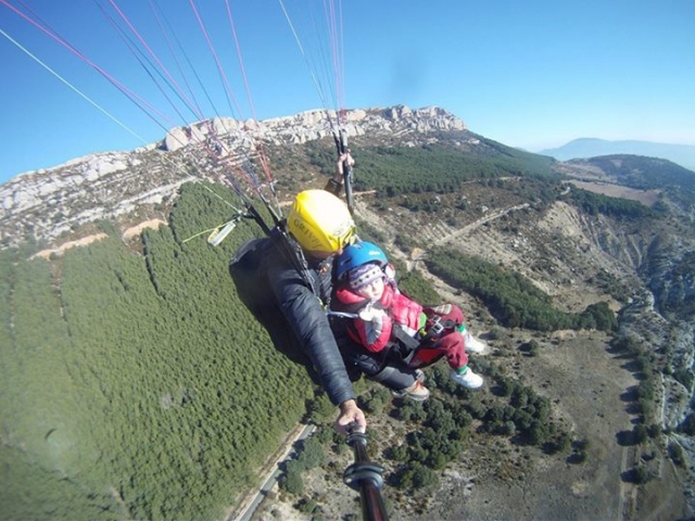 Volando con su hijo